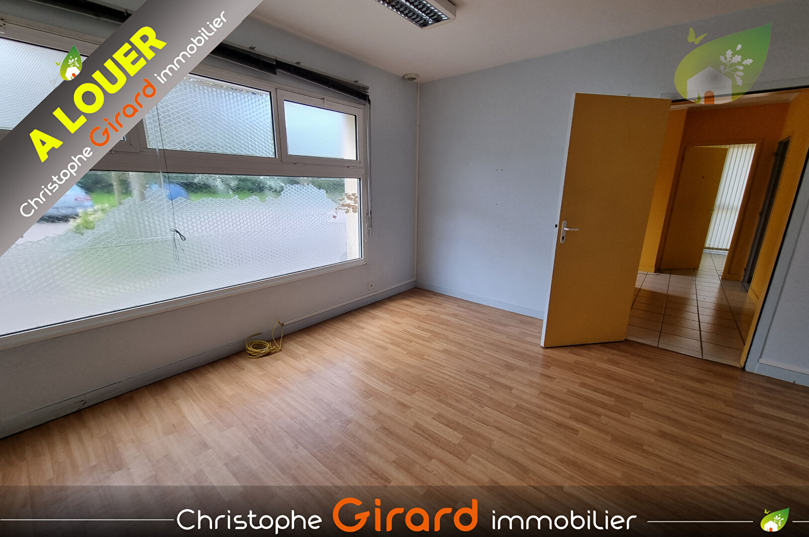 Photo LOCAL BUREAUX A LOUER A TINTENIAC (35190) image 2/6