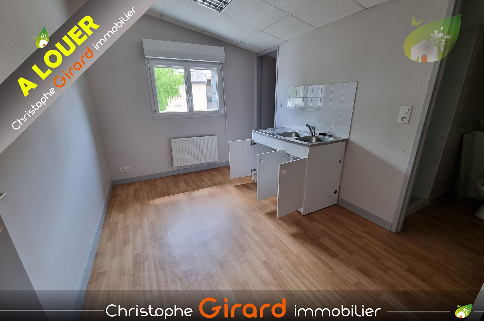 Photo LOCAL BUREAUX A LOUER A TINTENIAC (35190) image 3/6