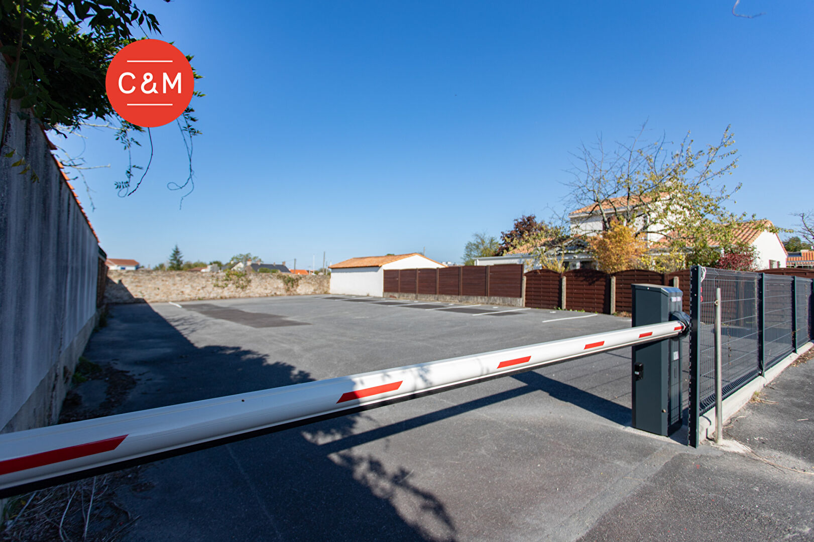 REZE 8 MAI - Place de parking sécurisé