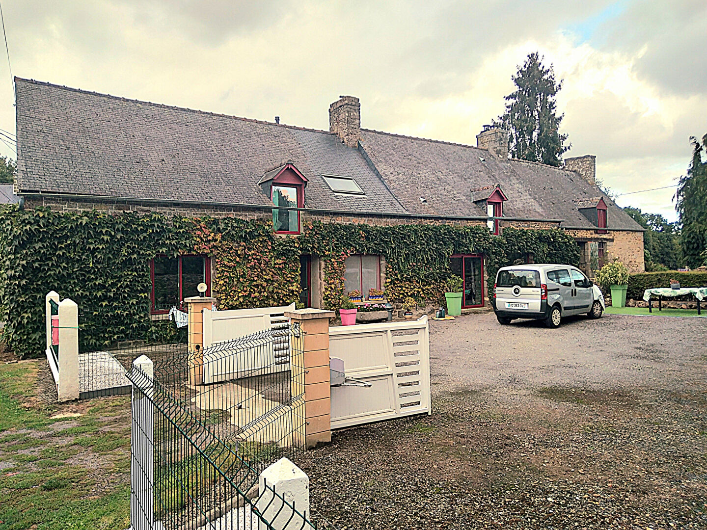 Agence immobilière de 
 COMBOURG IMMOBILIER - COMBOURG IMMOBILIER 
