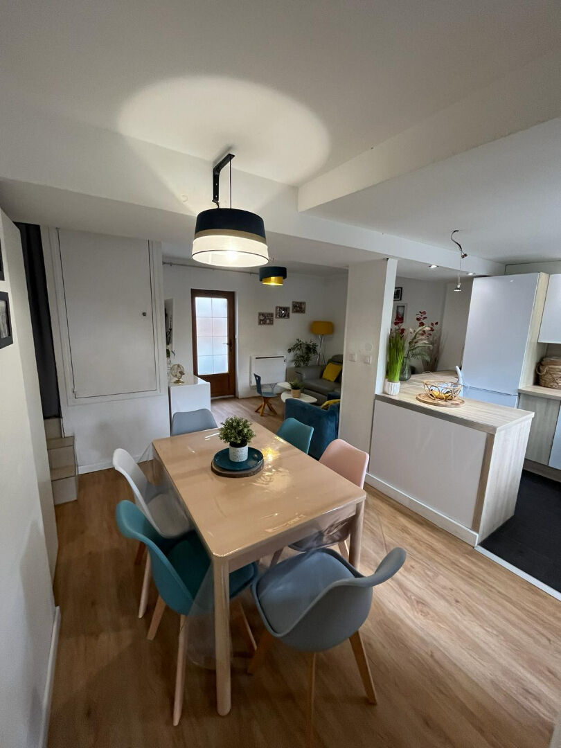 Maison de charme à Orry La Ville de 58 m² en carrez et 70 m² habitable avec jardinet  !!!