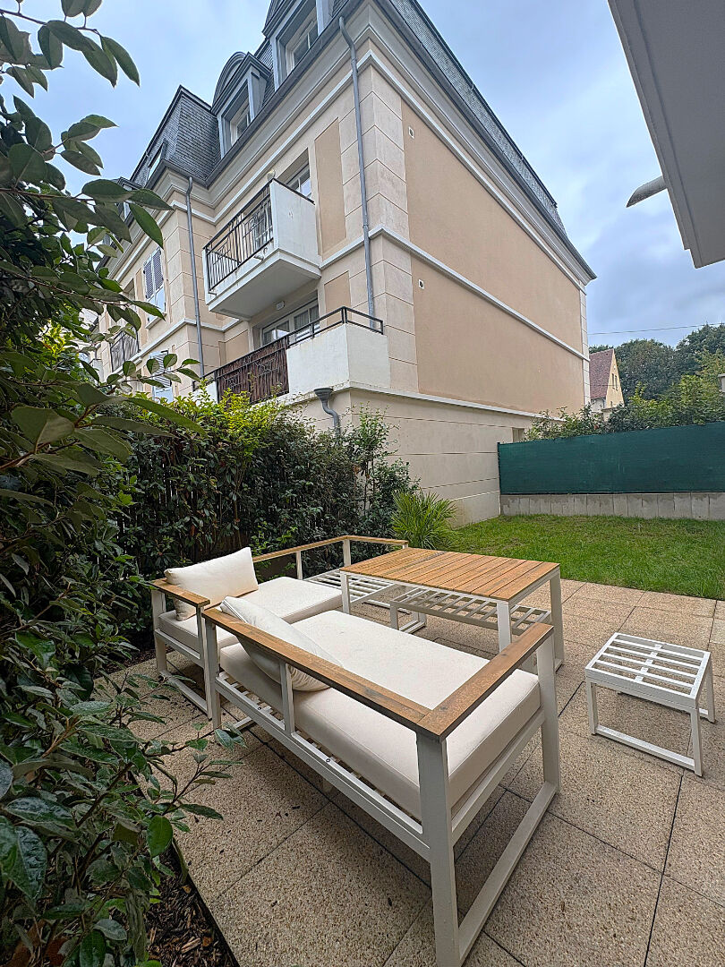 Rare sur CHANTILLY pour ce sublime Appartement RDC de type F3 de  pièces 60 m²  avec terrasse et jardin privatif !!!