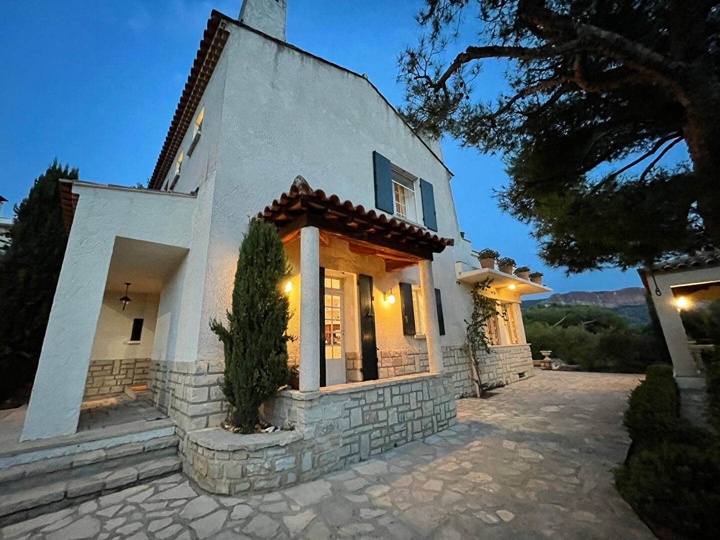 Photo Villa de luxe de 240 m² avec vue imprenable sur la mer image 2/6