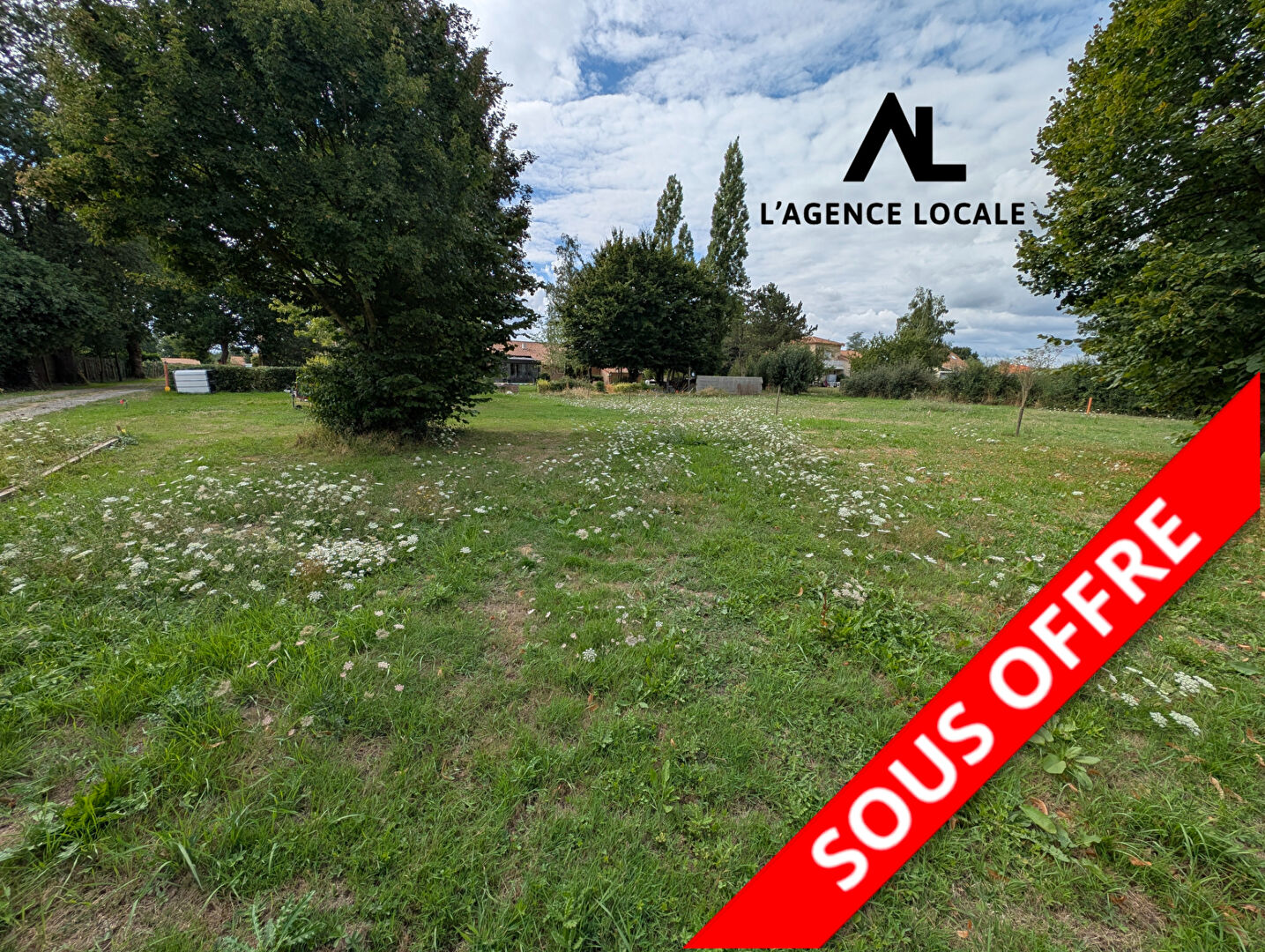 Terrain  constructible Chemille En Anjou 1585 m2