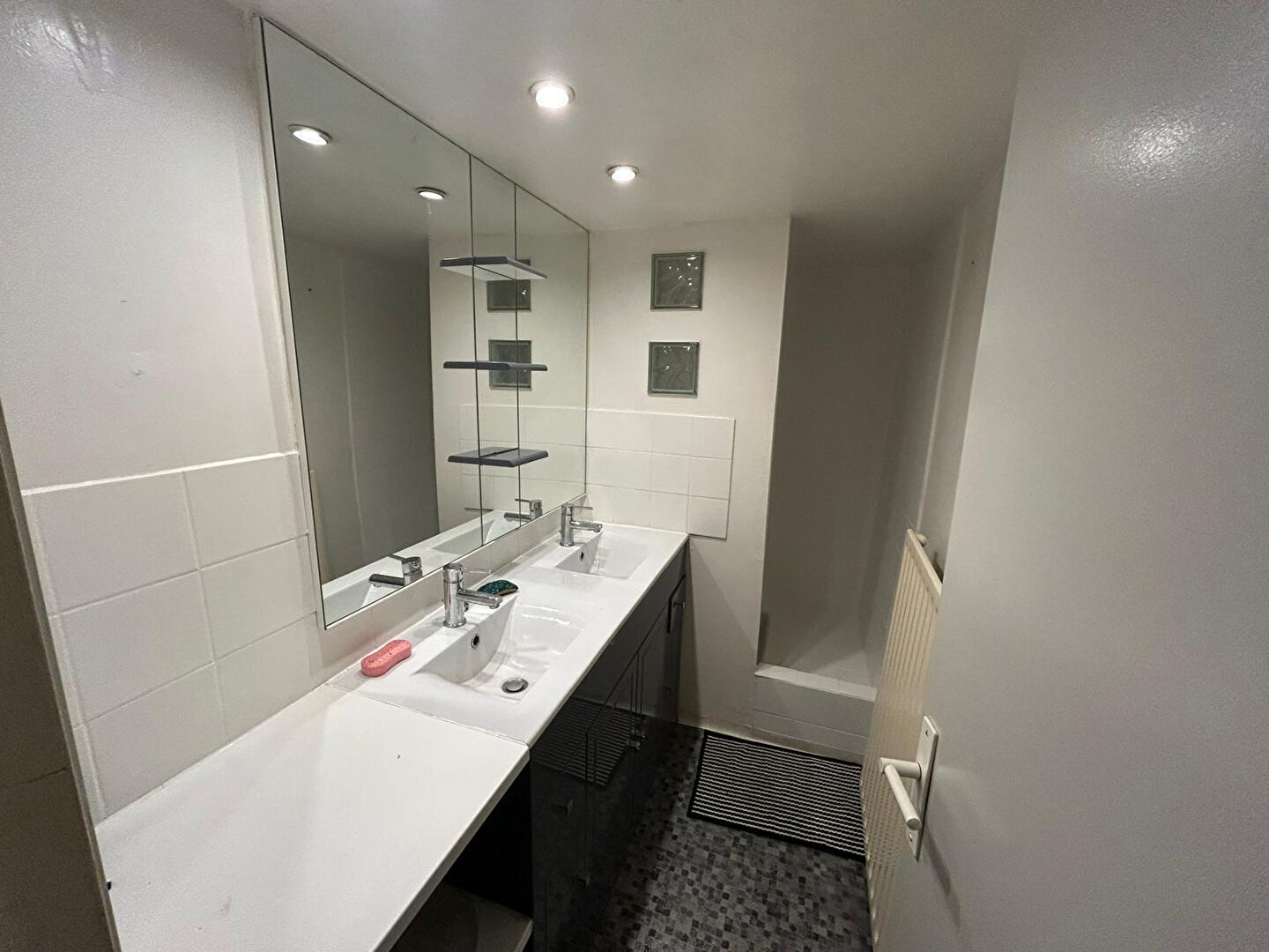 Photo Duplex 2 pièces avec parking - Secteur Cathédrale / Château image 6/6