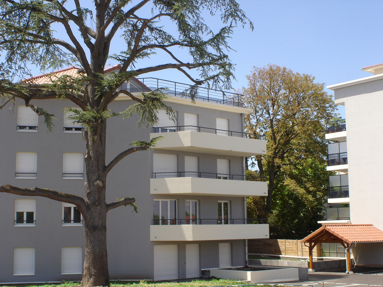 Photo MEYZIEU centre joli T1bis 30m² avec garage image 5/6