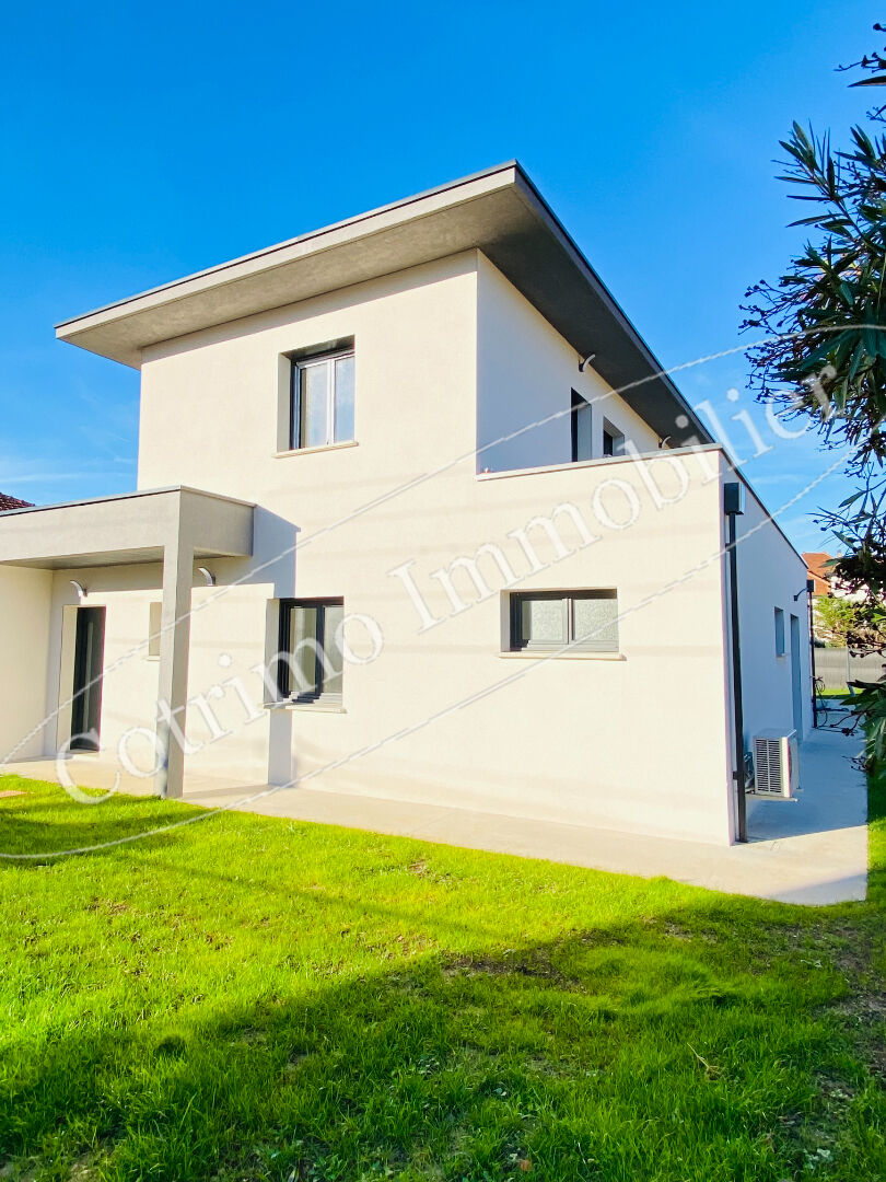 Photo ST PRIEST Villa haut standing 5P 143m² + Gge Terrain 698m² image 2/6