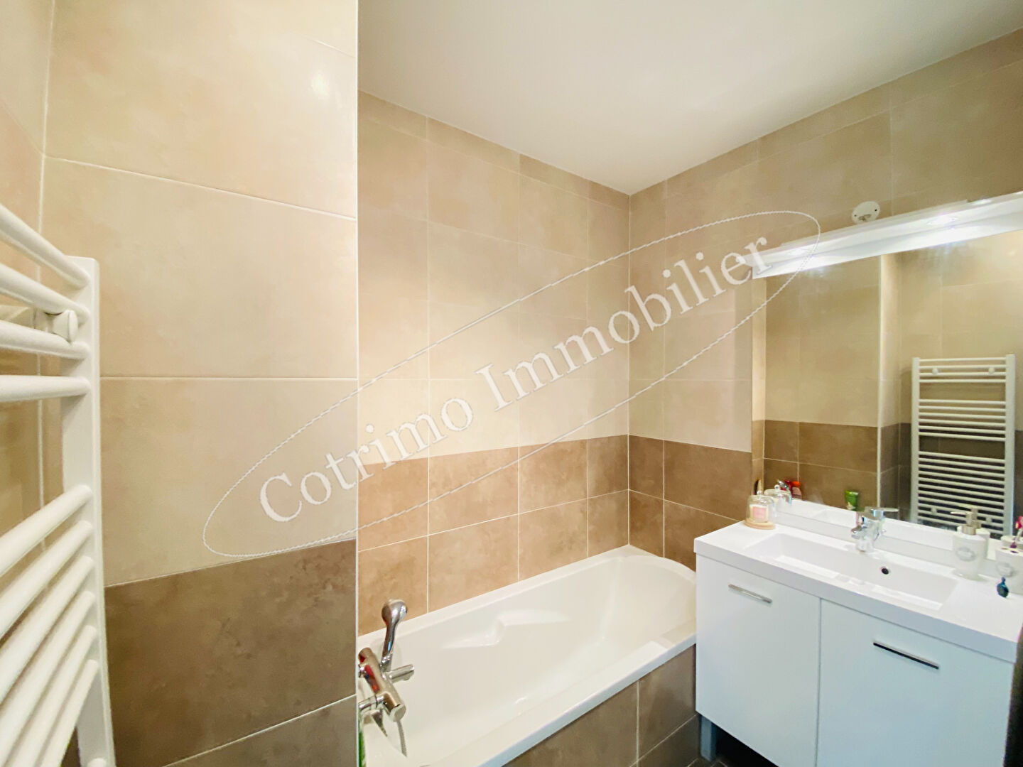 Photo CHASSIEU Centre T3 de 65m²+Terrasse+Balcon+Garage image 4/4