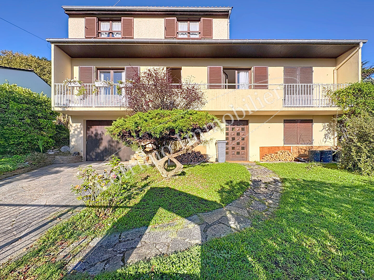 Maison Brignais 8 pièces 268m² utiles + garage + jardin 800m²