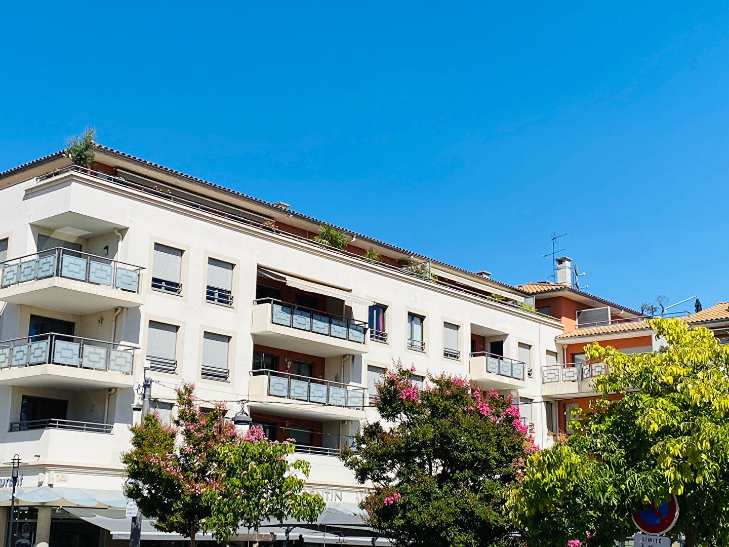 Garage Place de la République à GENAS