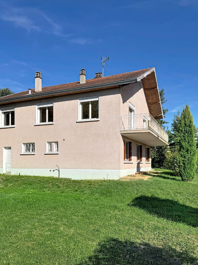 GENAS centre Maison 7P de 138m² Terrain 770m²