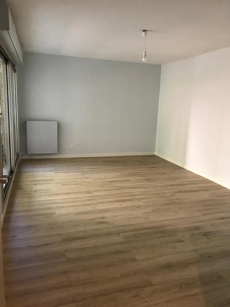 Photo T2 rénové 55m2 ° A SAISIR ° image 2/6