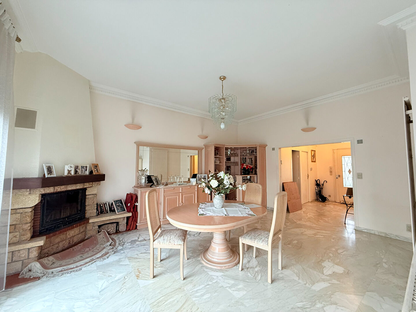 Photo Maison 6 Pièces 235m² avec jardin et dépendances image 2/6