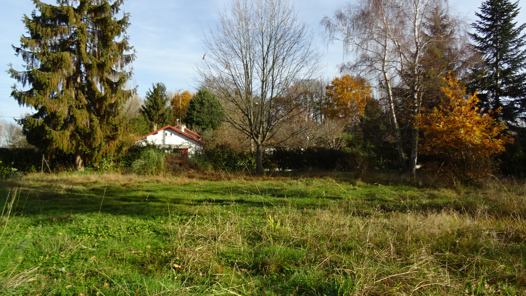 Photo Prox Pamiers Terrain de 696 m². image 3/4