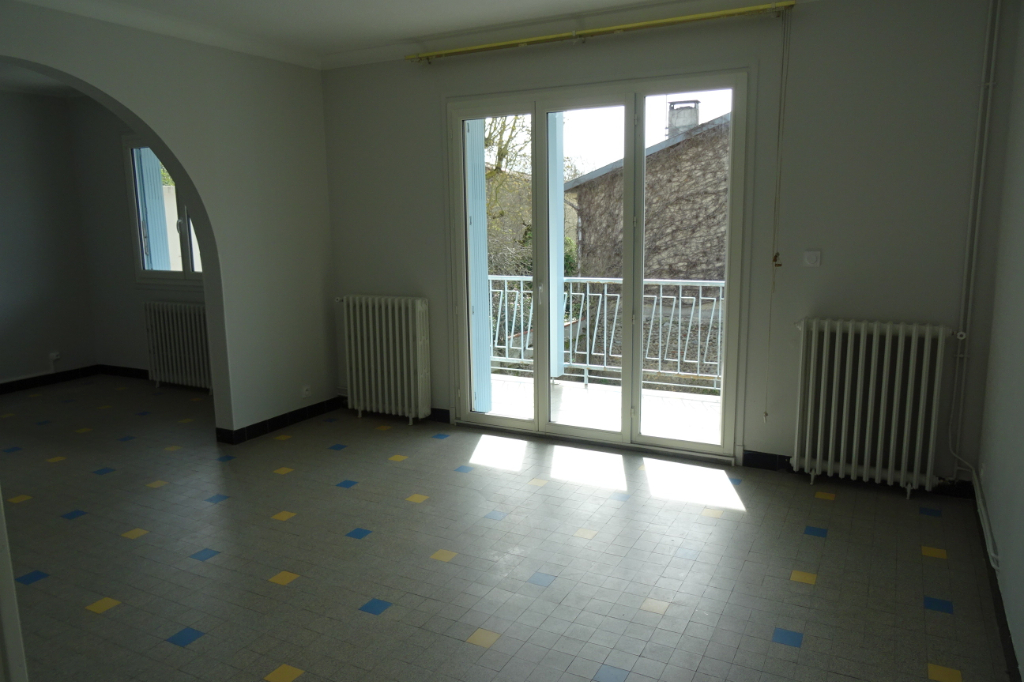 Photo (MAZERES) joli appartement avec 3 chambres et balcon image 2/6