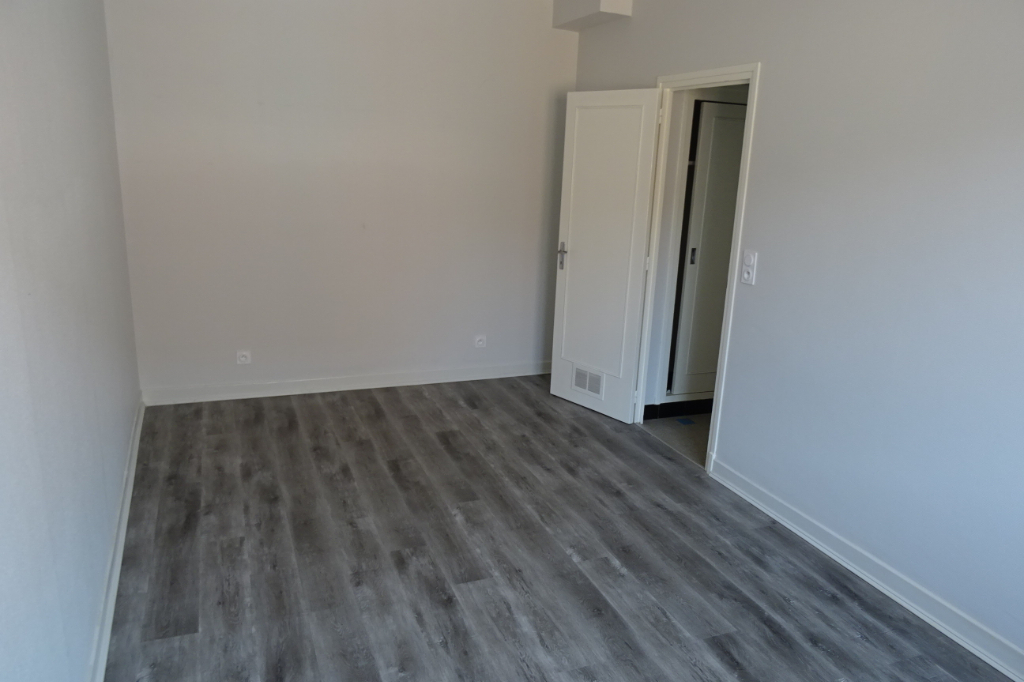 Photo (MAZERES) joli appartement avec 3 chambres et balcon image 5/6