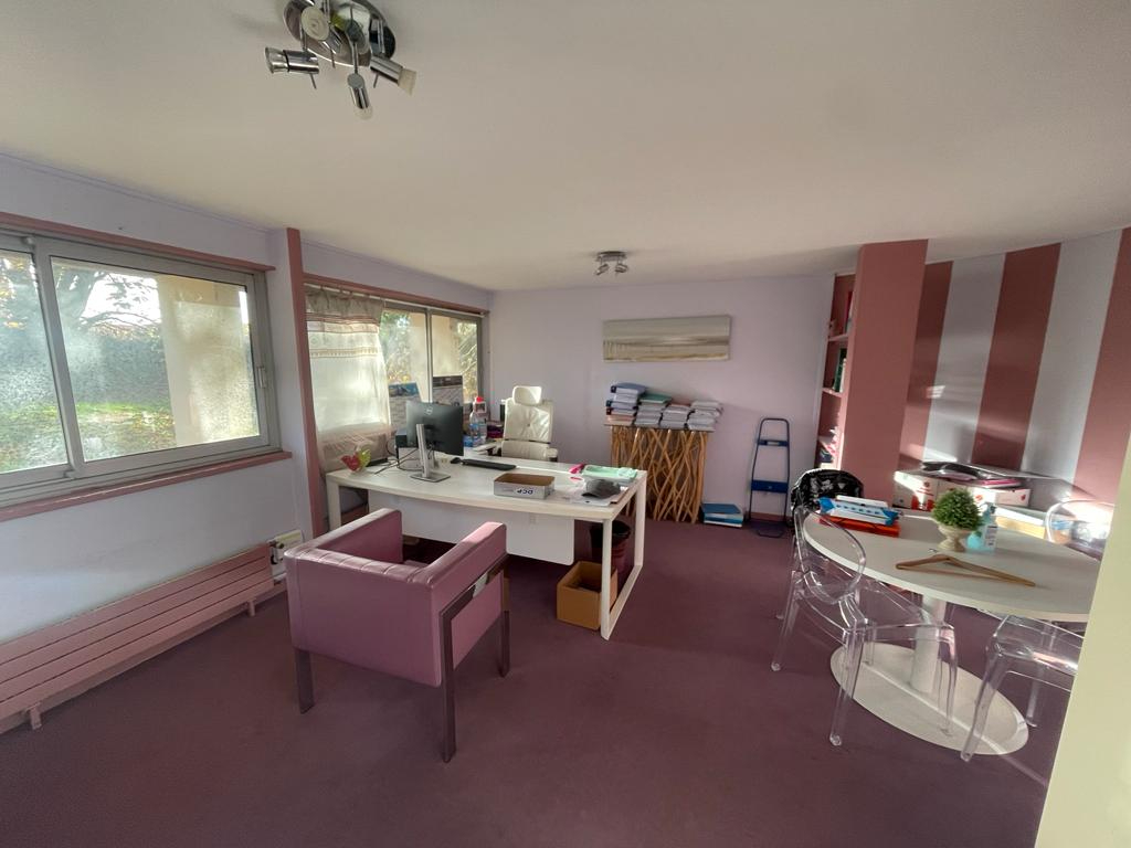 Photo Bureau à Saint Martin des Champs image 2/4