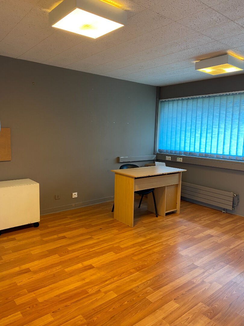 Photo Bureau à Saint Martin des Champs image 1/2