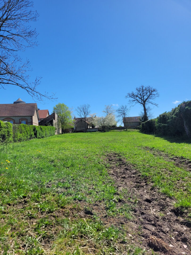 TERRAIN 1 618 M² A 15 MIN. DE ST POURCAIN