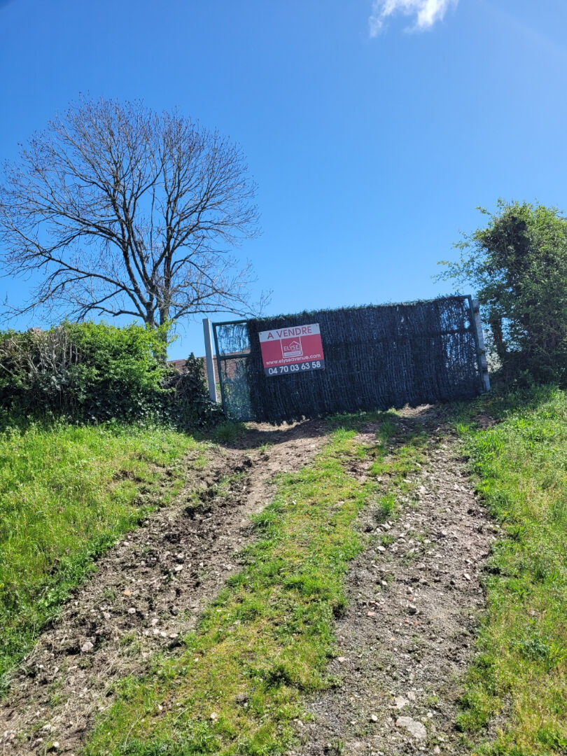 Photo TERRAIN 1 618 M² A 15 MIN. DE ST POURCAIN image 2/6
