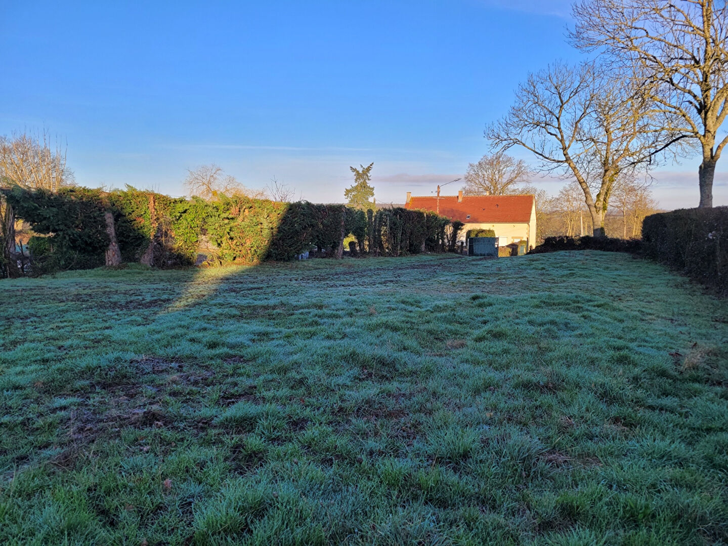 Photo TERRAIN 1 618 M² A 15 MIN. DE ST POURCAIN image 3/6