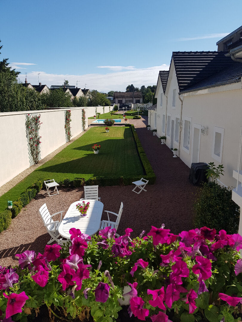 VILLA 311 M² ENTRE MOULINS ET VICHY