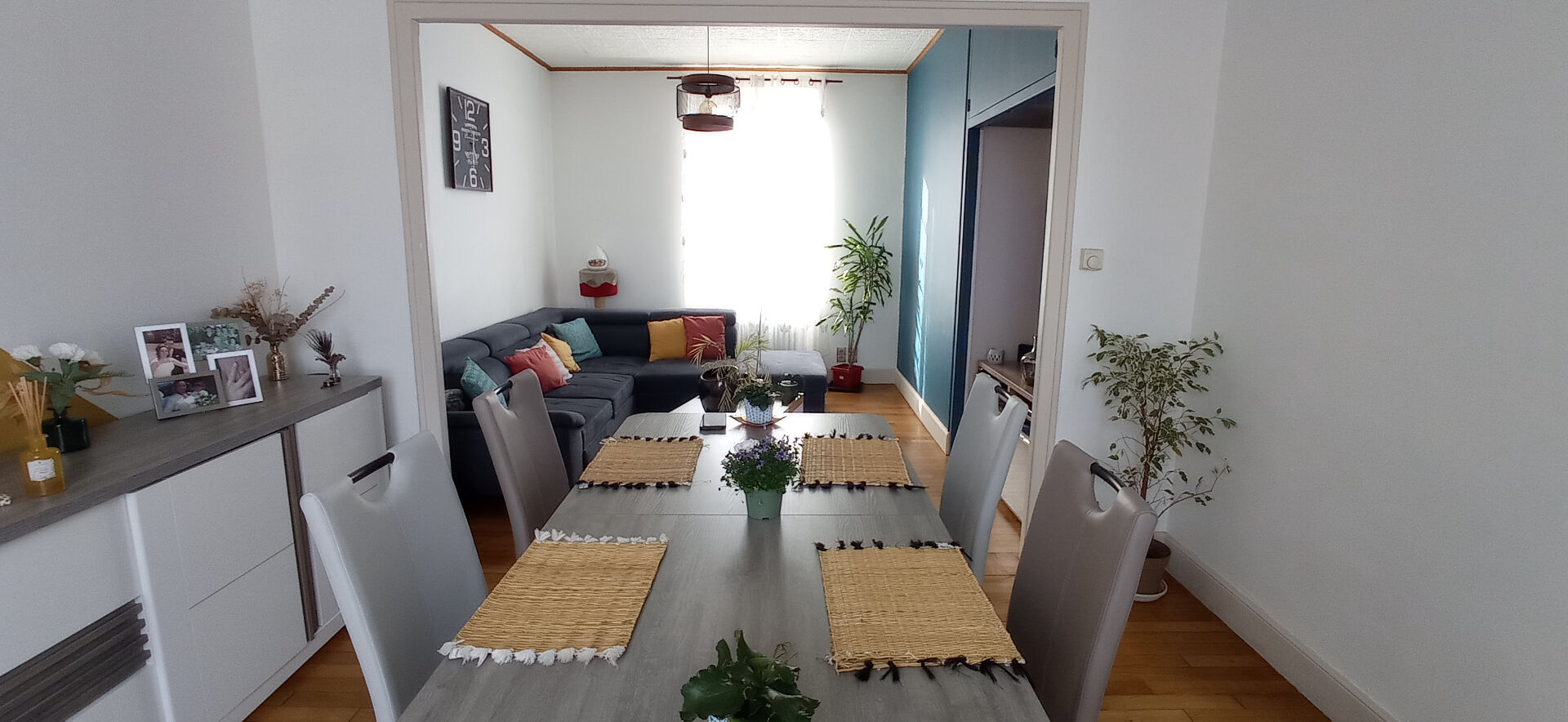 Photo Maison Commentry, 3 chambres, sous / sol et double garage image 4/6