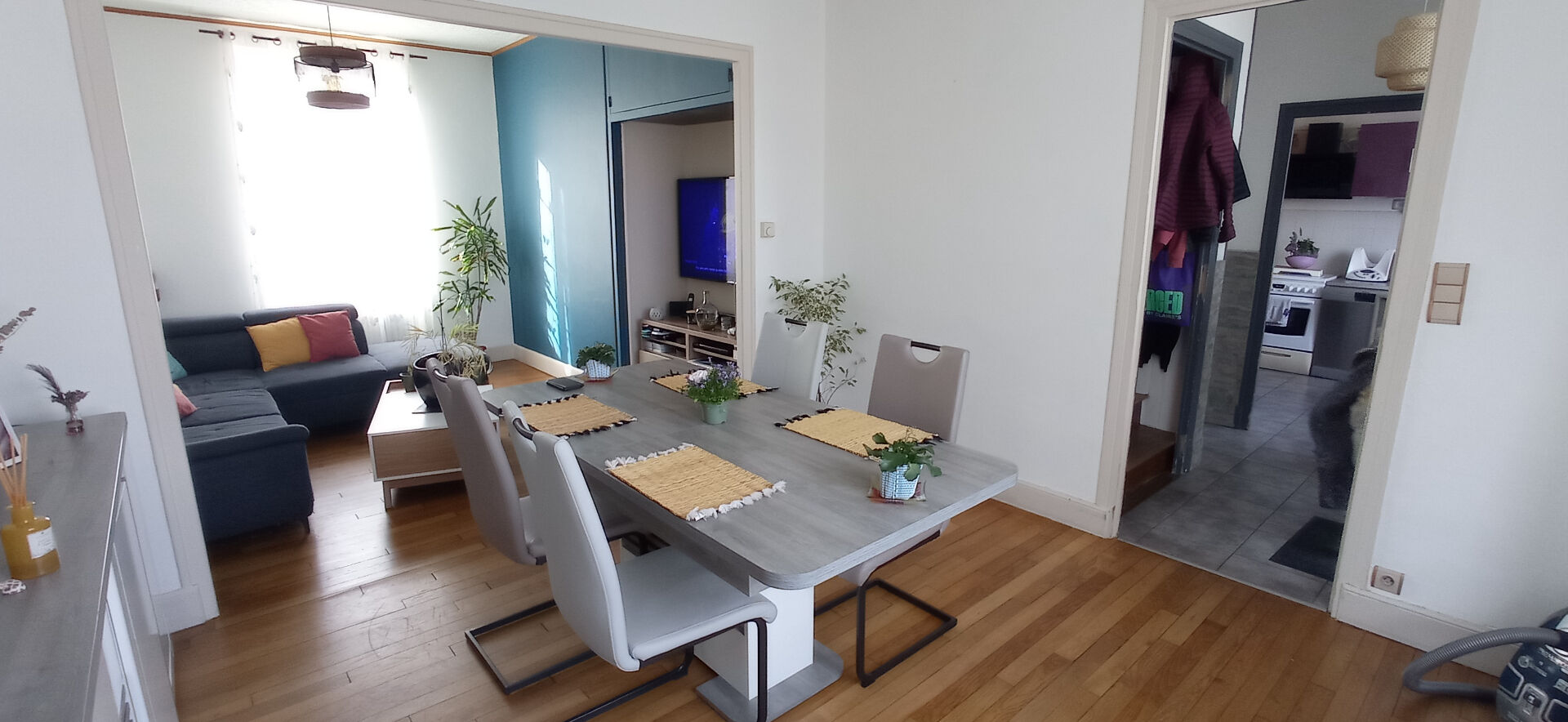 Photo Maison Commentry, 3 chambres, sous / sol et double garage image 5/6