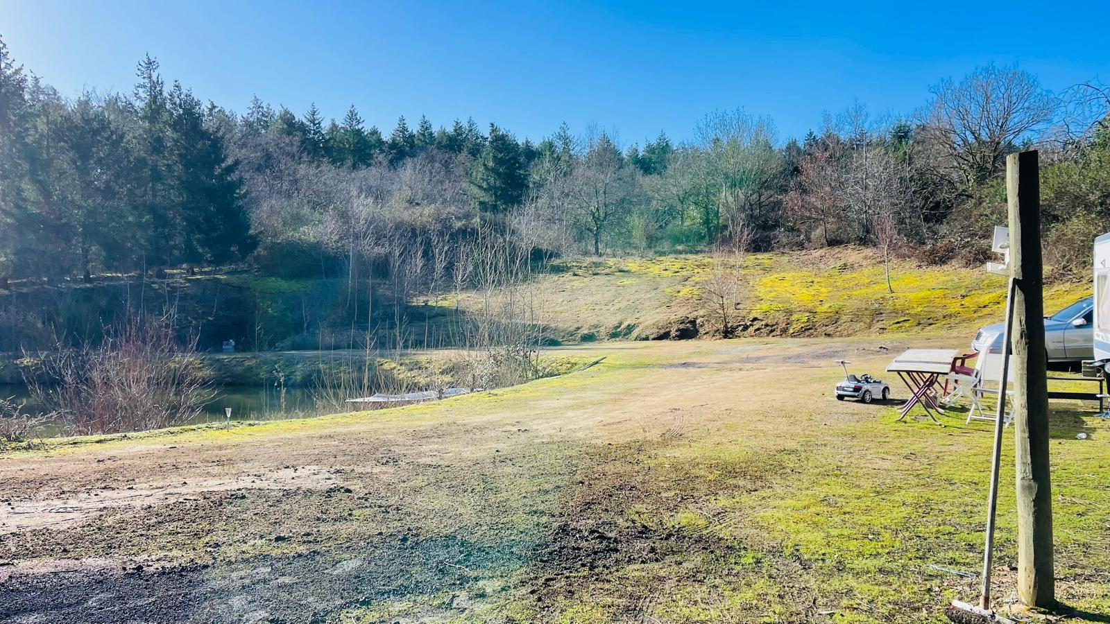 Photo Terrain de loisirs Domérat avec Étang image 3/6