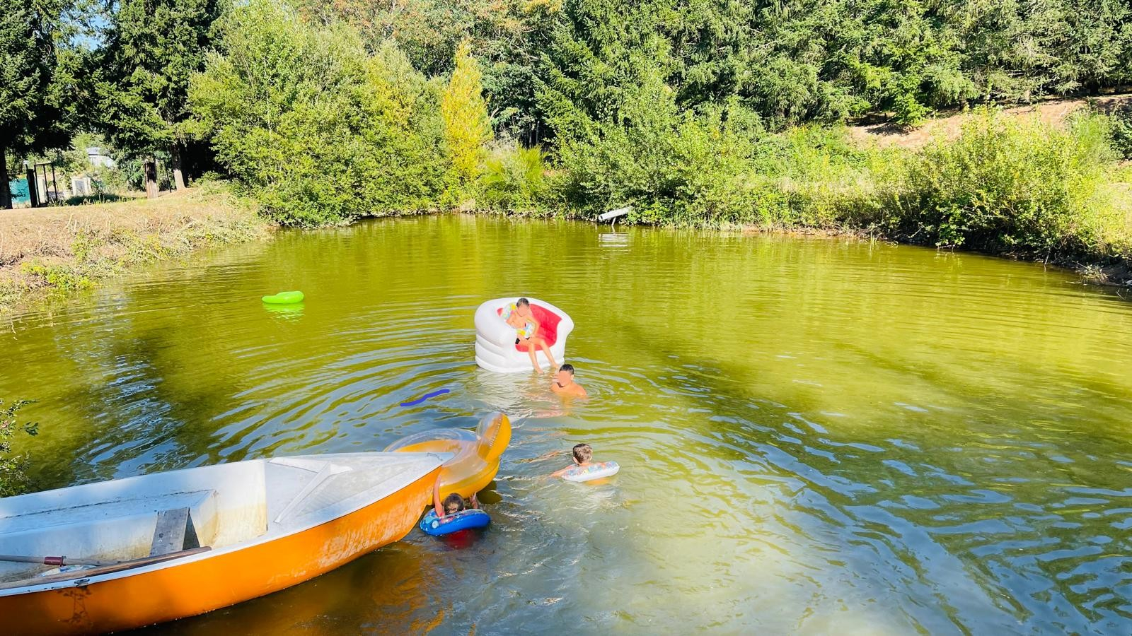 Photo Terrain de loisirs Domérat avec Étang image 6/6