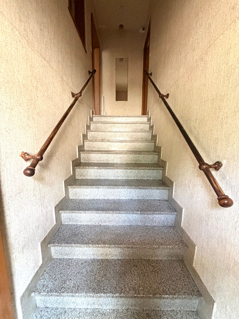 Photo A vendre à Montluçon, Immeuble de rapport à rénover (500 m²), Gros oeuvre en bon état !!! Revenus potentiels mensuels 2630 !!! image 2/6