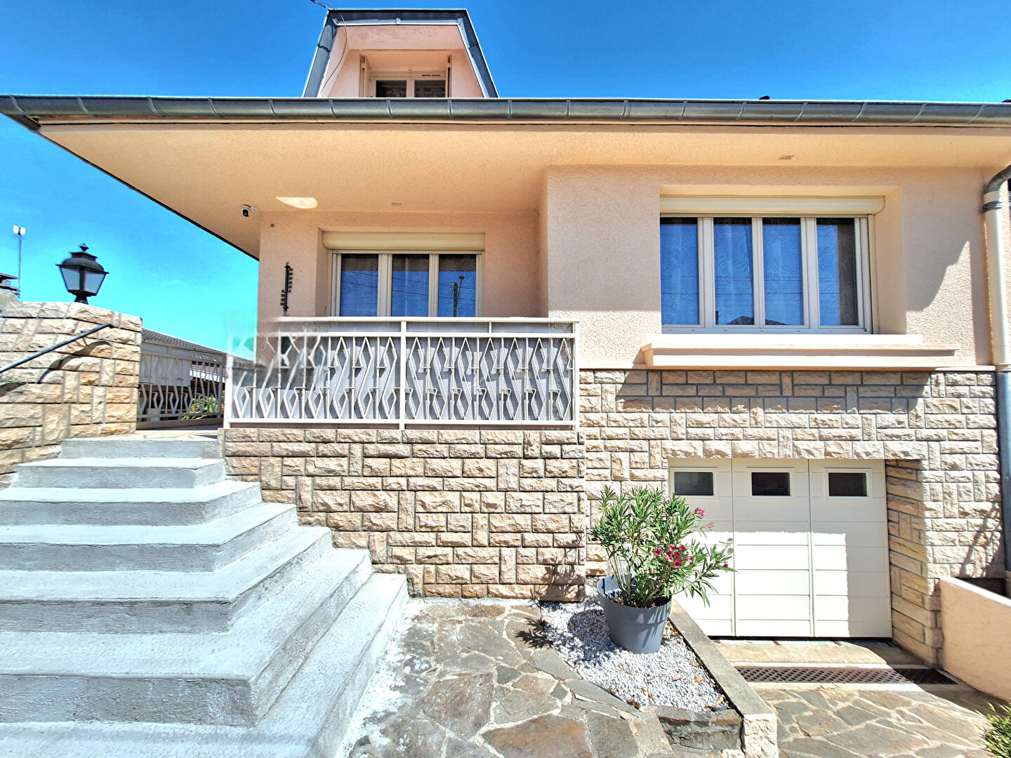Agence immobilière de 
 ELYSE AVENUE - ELYSE AVENUE Montluçon 
