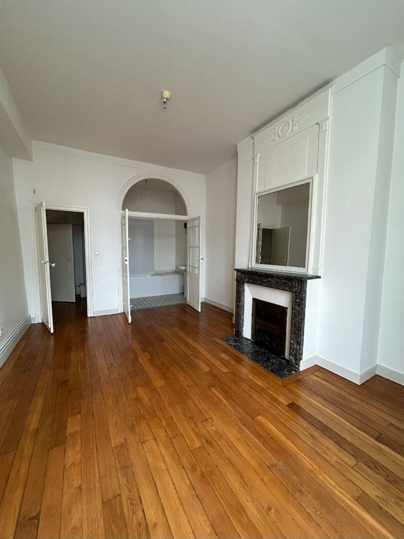 Photo Appartement - 3 pièce(s) - 82 m2 image 2/6