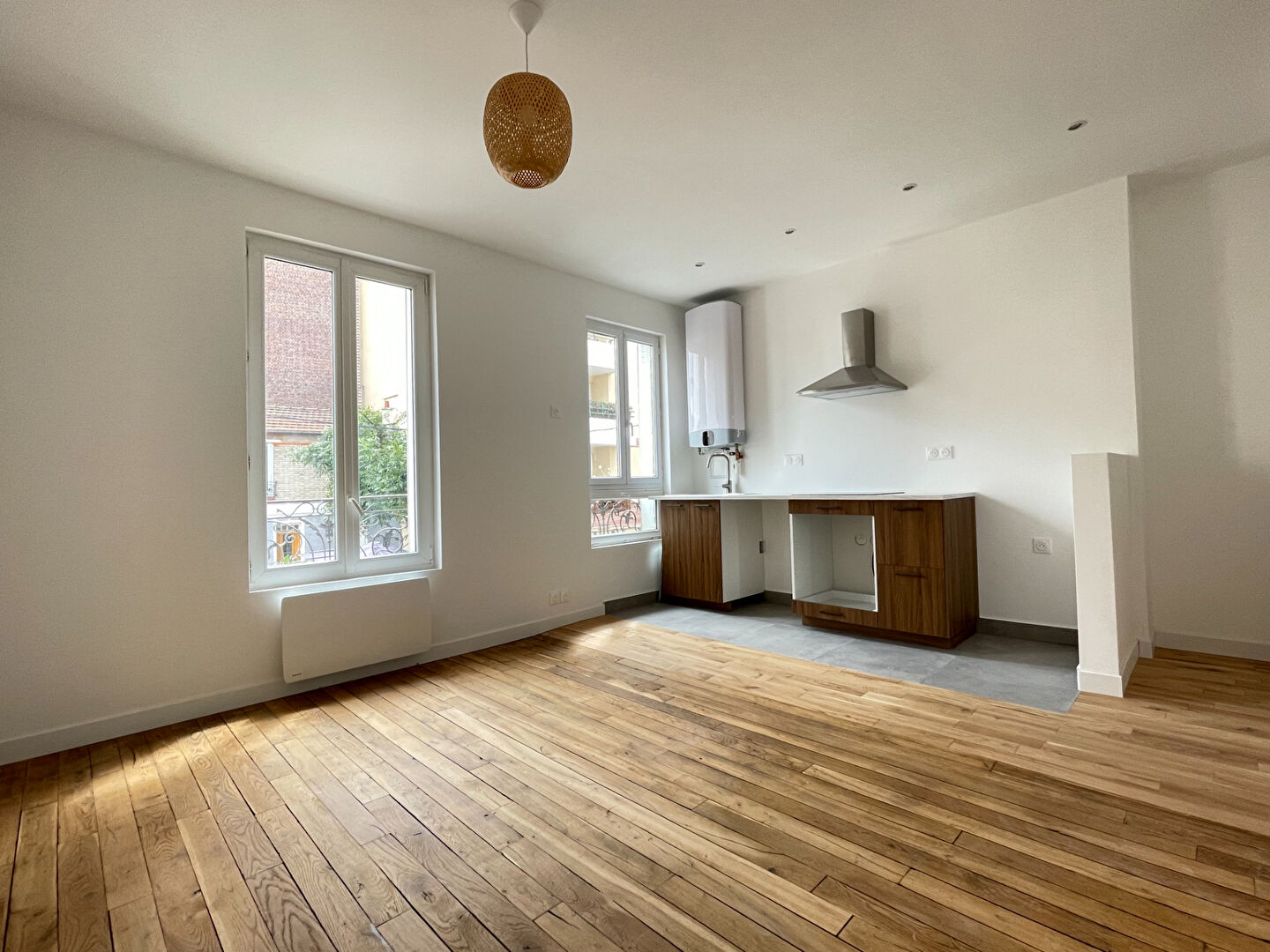 Photo 2 Pièces Refait à neuf lumineux à 5min de la L14 image 2/6