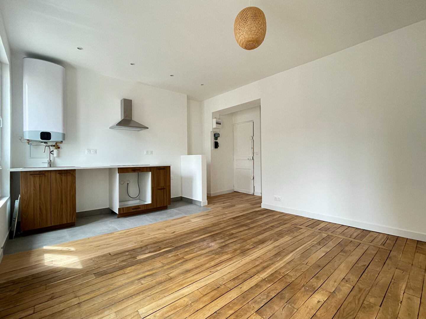 Photo 2 Pièces Refait à neuf lumineux à 5min de la L14 image 3/6