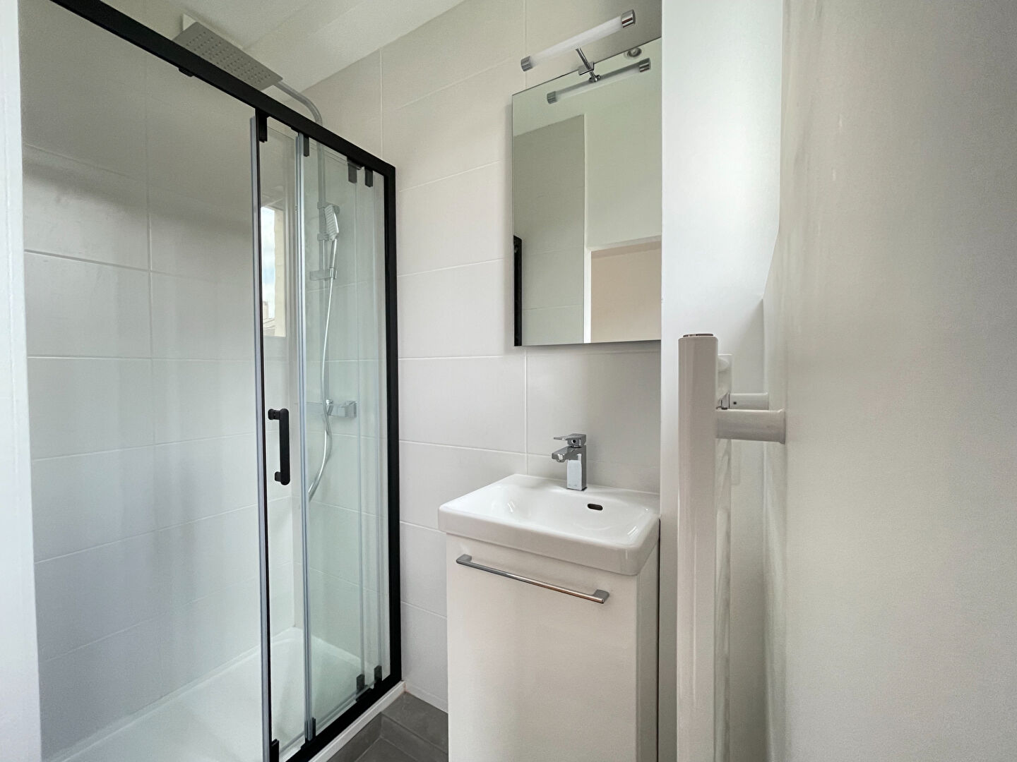 Photo 2 Pièces Refait à neuf lumineux à 5min de la L14 image 5/6