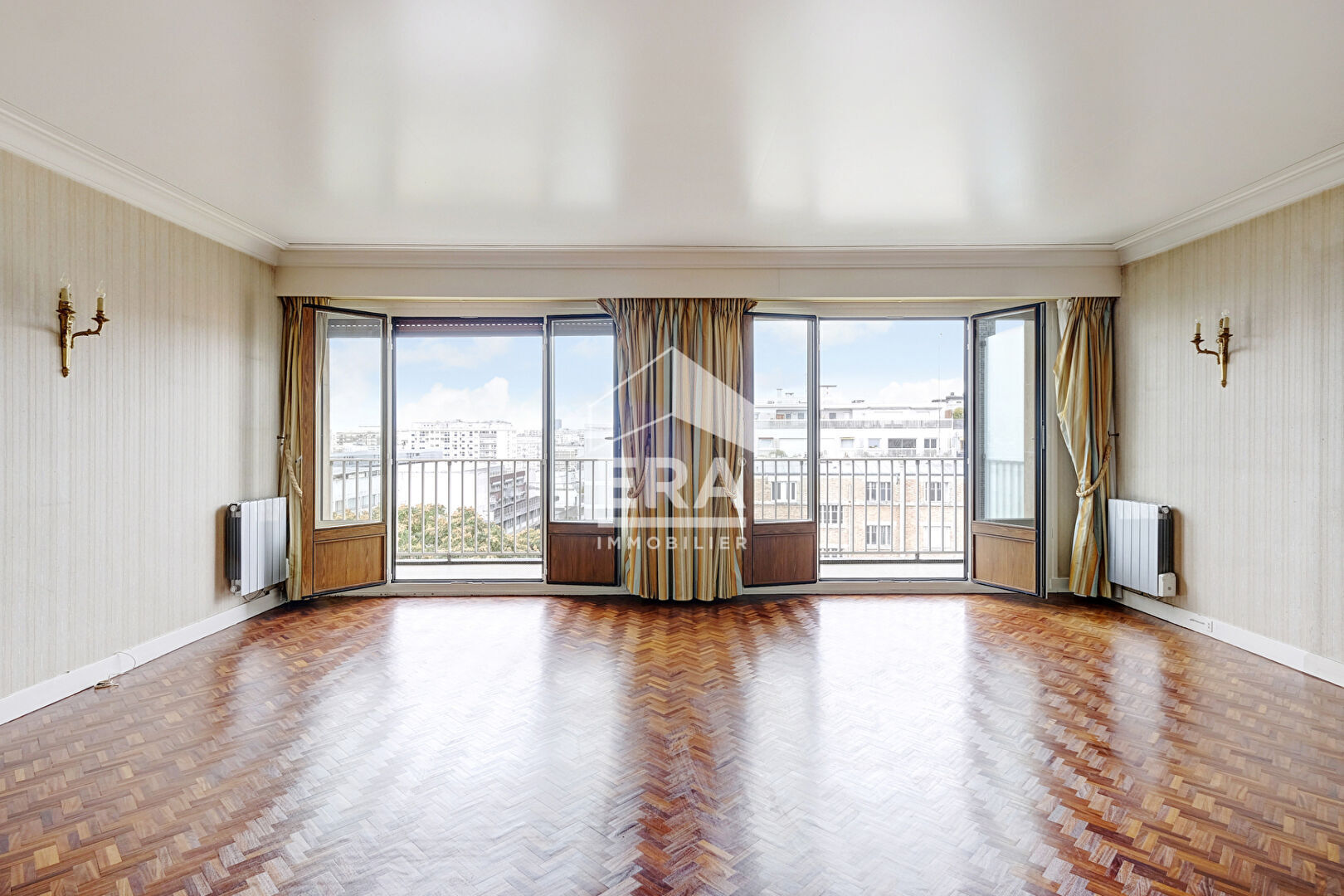 Photo APPARTEMENT FAMILIAL 5 pièces  96.20 m2 avec BALCON-PARKING-CAVE image 1/6