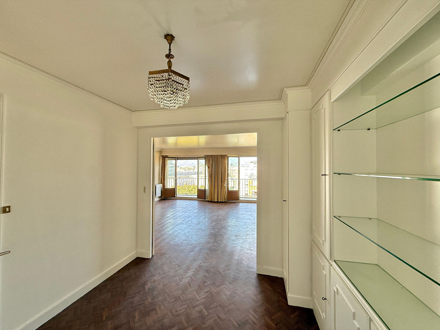 Photo APPARTEMENT FAMILIAL 5 pièces  96.20 m2 avec BALCON-PARKING-CAVE image 3/6