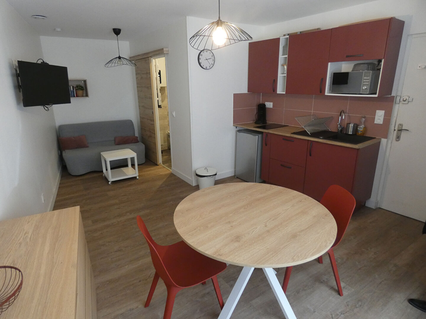 Charmant studio rénové en plein Centre-ville
