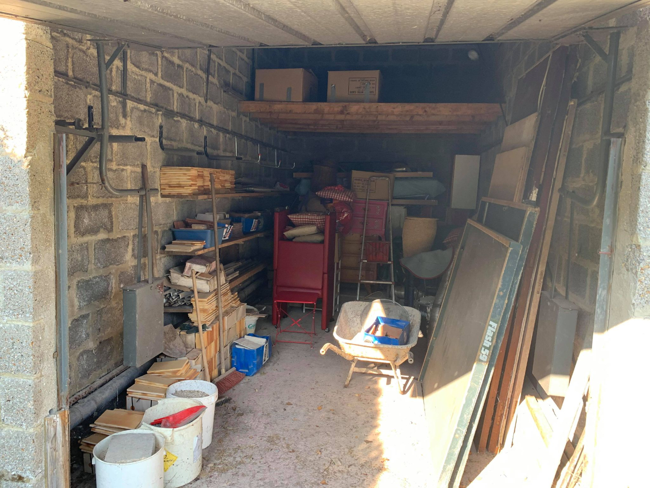 Photo Garage un véhicule image 2/2