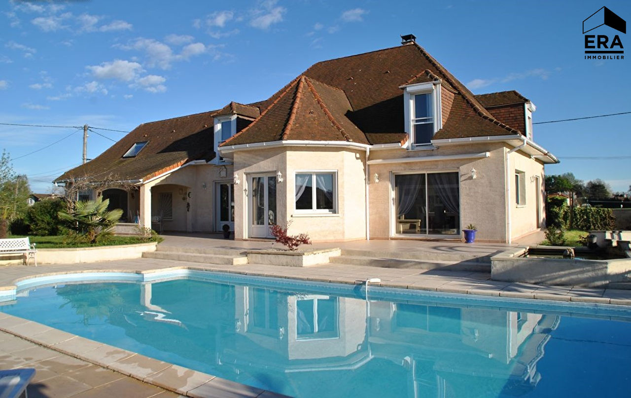Maison proche Tarbes  avec piscine et garages