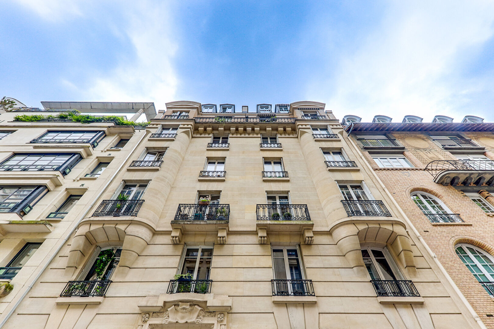 Photo Appartement Paris 3 pièce(s) 97.6 m2 image 5/5