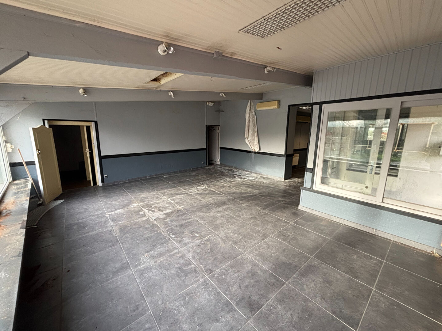 Photo Immeuble Truyes image 2/6