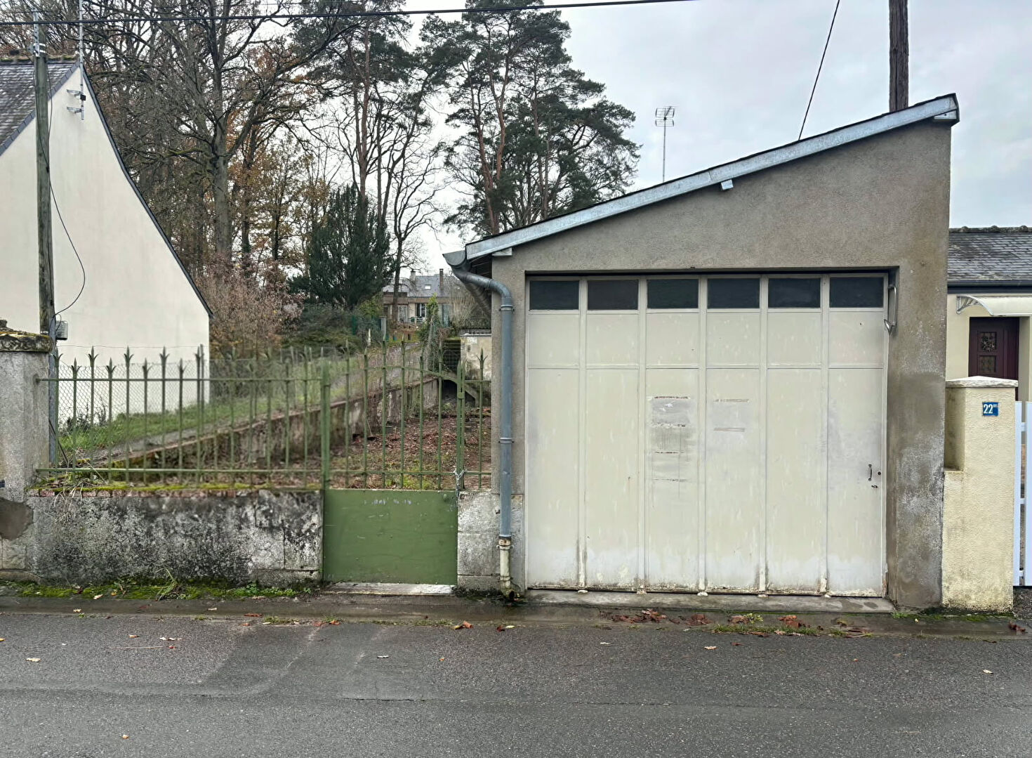 Photo Atelier / garage Montbazon 80 m2 image 1/3