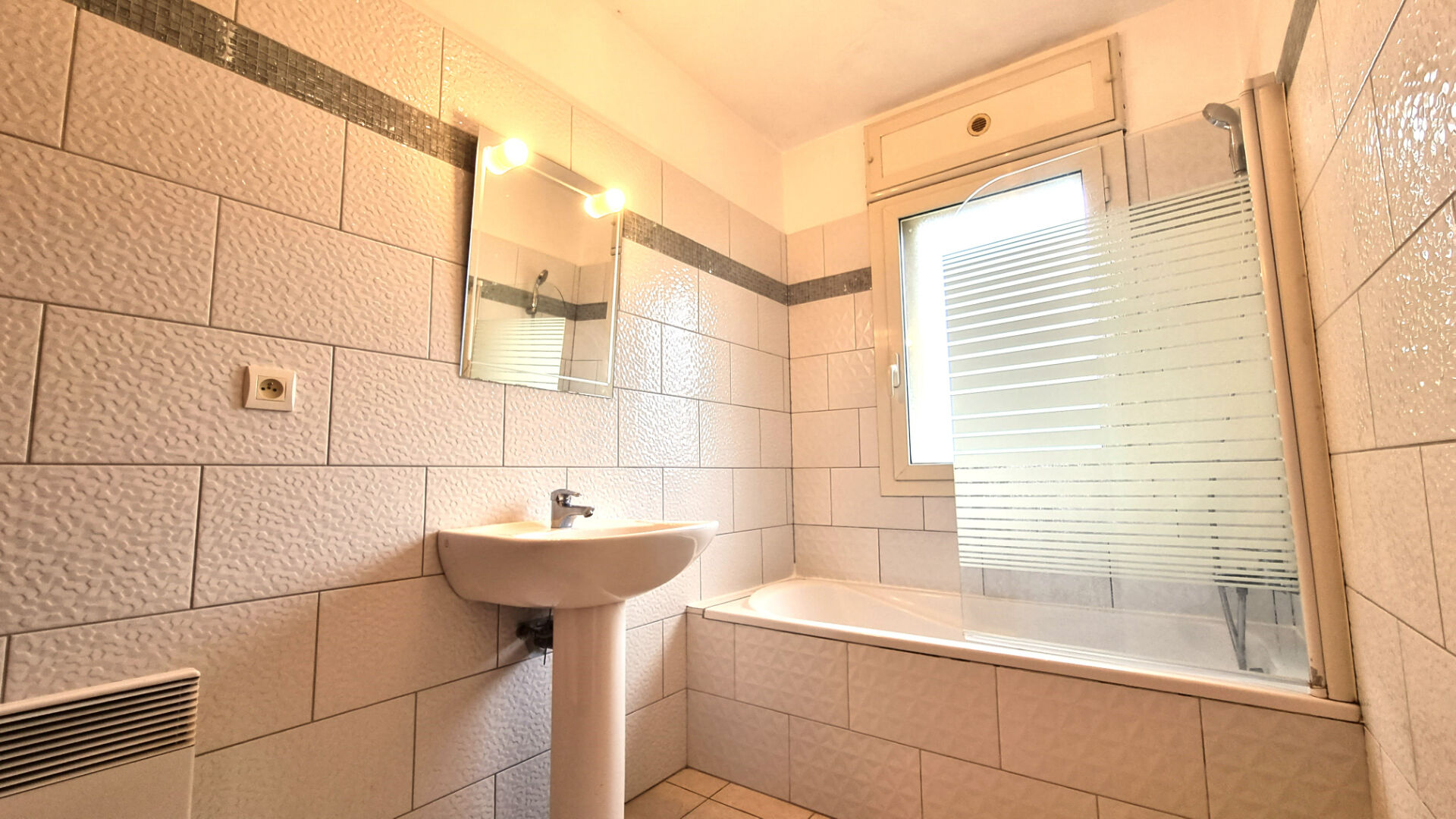 Photo Appartement T2 (40 m²) à louer à FOLELLI image 4/5