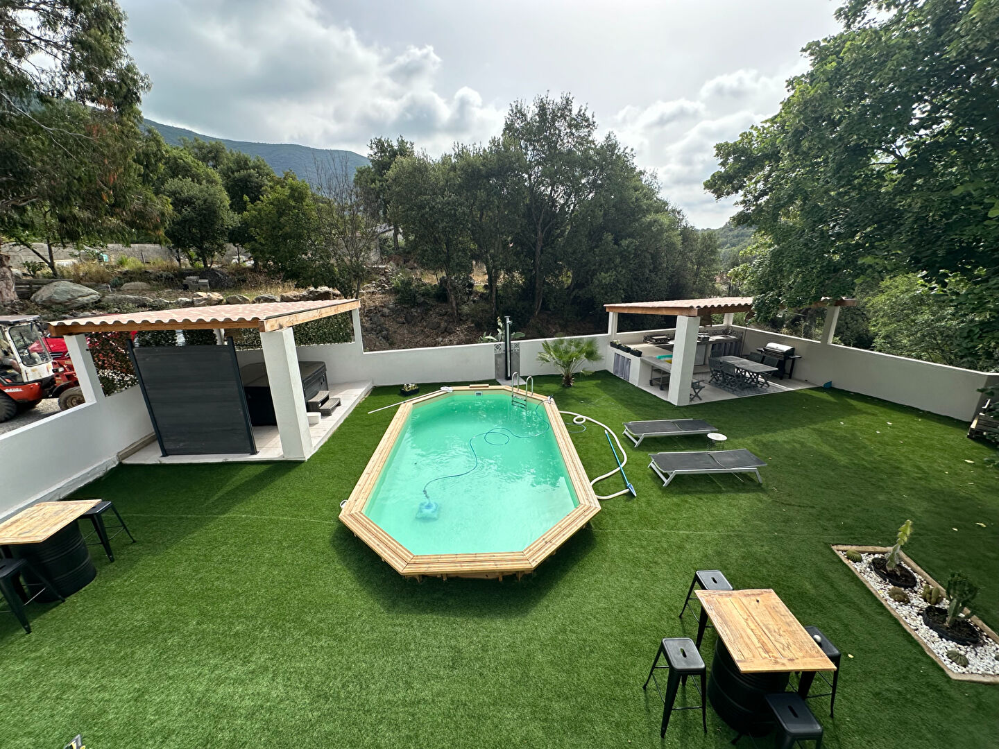 Photo Maison 380 m² divisée en 4 appartements image 2/6