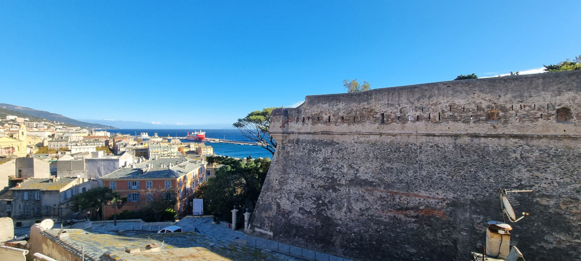 Photo A LOUER - APPARTEMENT T4 MEUBLE CITADELLE BASTIA 20200 image 3/6