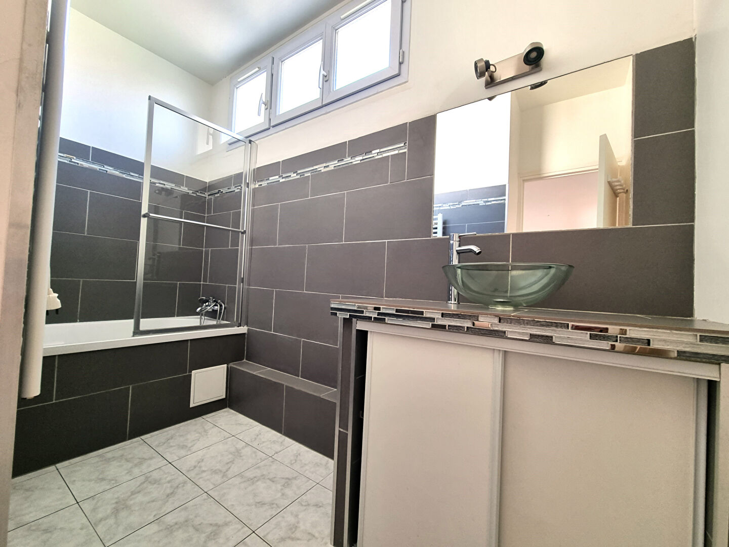 Photo LOCATION d'un appartement F3 (60 m²) à BASTIA image 4/6