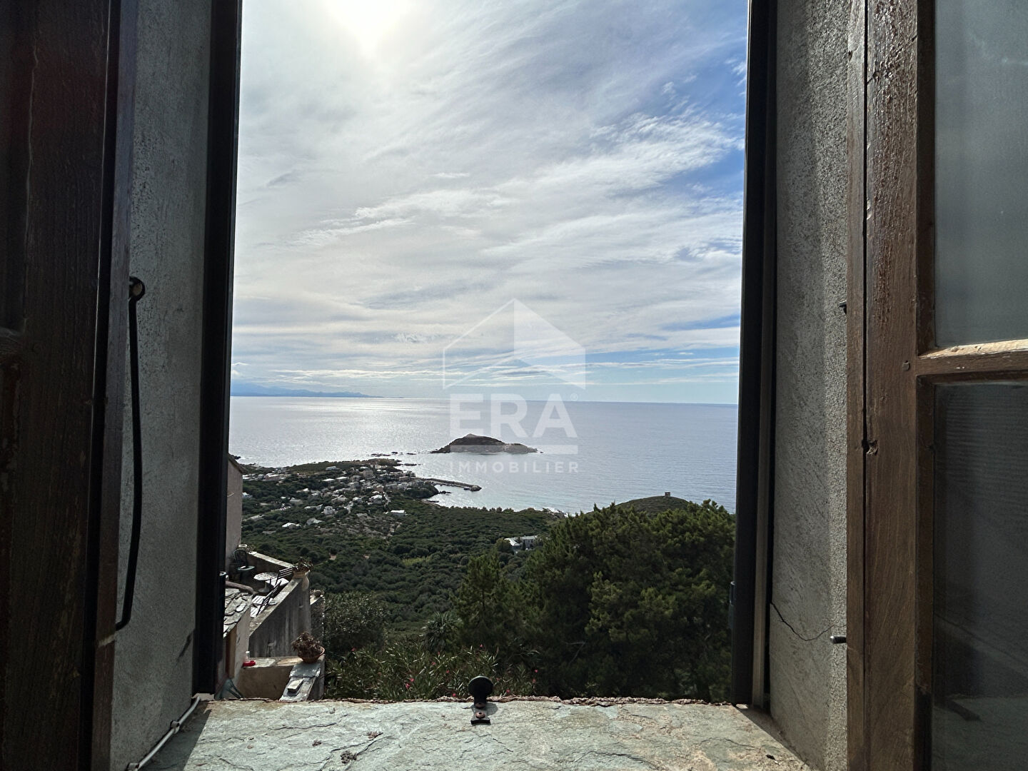 Photo A vendre CENTURY !Maison 6 pièces de caractère en pierre avec tour, vue mer image 2/6