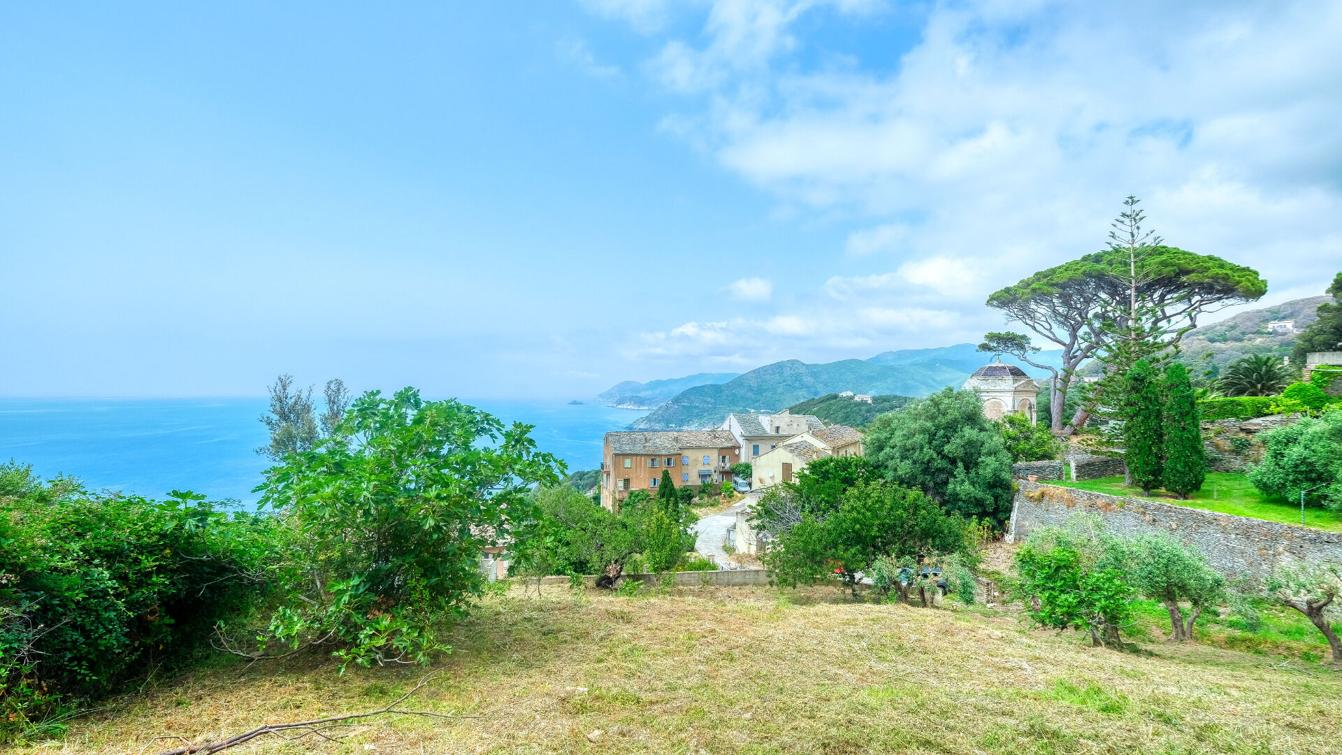 Terrain Pino 928 m2 avec vue mer